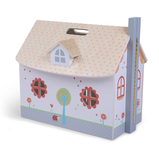 Drvena kućica za lutke s namještajem