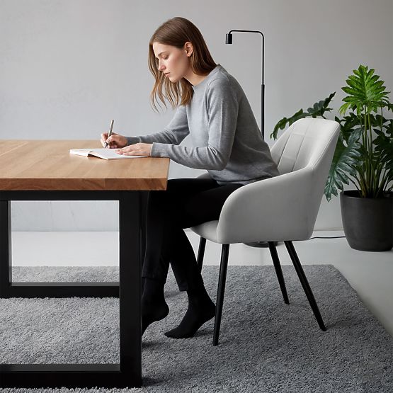 4x Tapecirana stolica s kvadratnim prošivom Siva LUXANO Crne noge