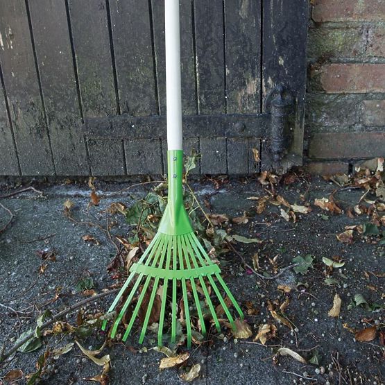 Bigjigs Toys Green Leaf vrtne grablje