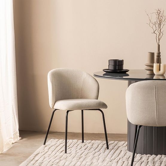 Blagovaonska stolica Larisa, svijetlo bež/crne noge