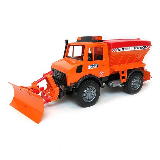 Bruder Mercedes Benz UNIMOG posipač s plugom