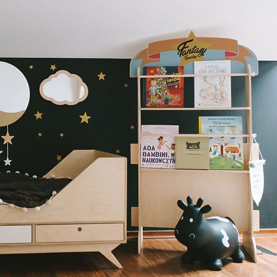 Dětské divadlo a police v jednom Fantasy Retro