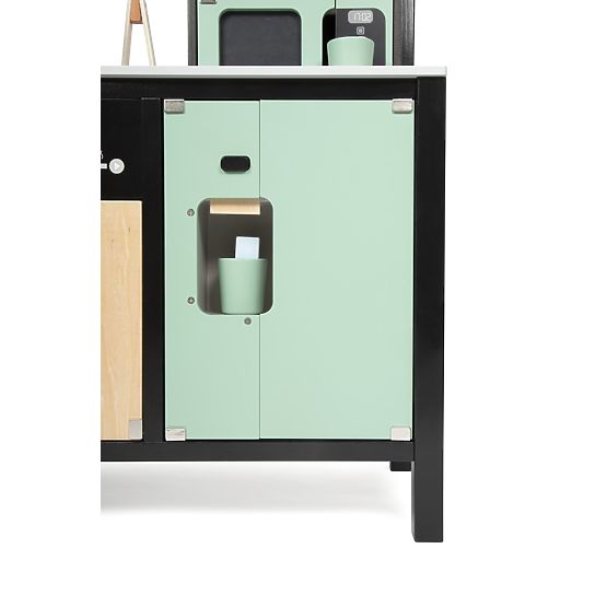 Dječja industrijska kuhinjica s kuhinjskim otokom