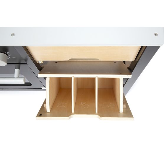 Dječja industrijska kuhinjica s kuhinjskim otokom