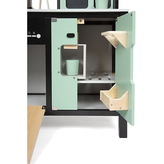 Dječja industrijska kuhinjica s kuhinjskim otokom