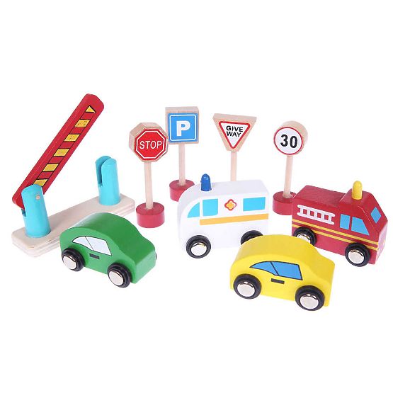 Drvena garaža sa autima i liftom