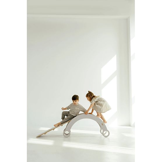 Drvena Montessori ljuljačka s toboganom/penjačkom stijenom M - bijela