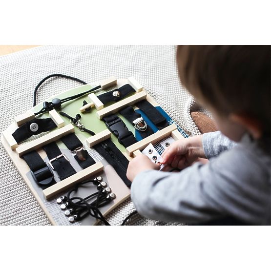 Edukativna ploča s kopčama, kopčama i vezicama