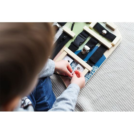 Edukativna ploča s kopčama, kopčama i vezicama