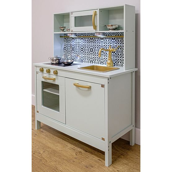 Nordijska drvena kuhinja s priborom