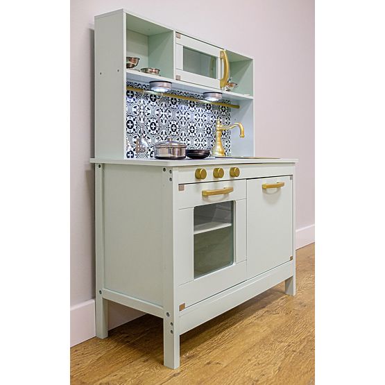 Nordijska drvena kuhinja s priborom