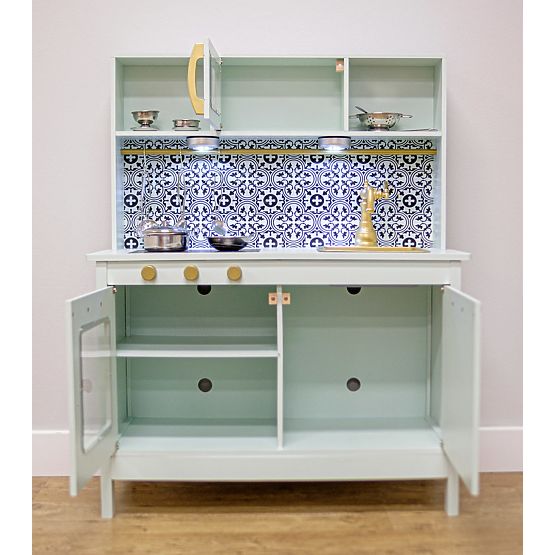 Nordijska drvena kuhinja s priborom