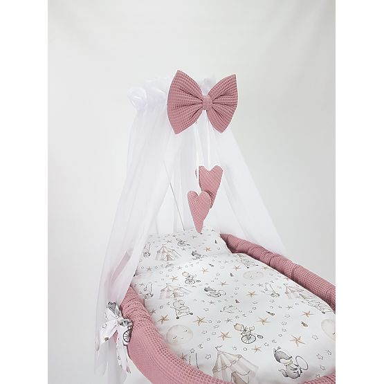 Pleteni krevetić s opremom za bebu - Cirkus