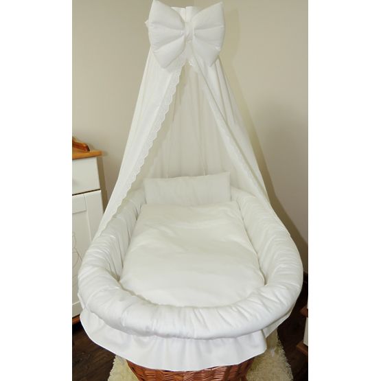 Proutěný koš pro miminko s krajkovou sadou povlečení