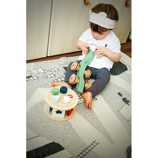 Puži s kutijom za sortiranje na uzici Montessori