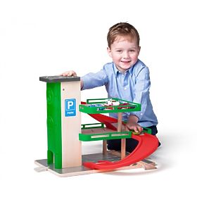 Drvena garaža s automobilima